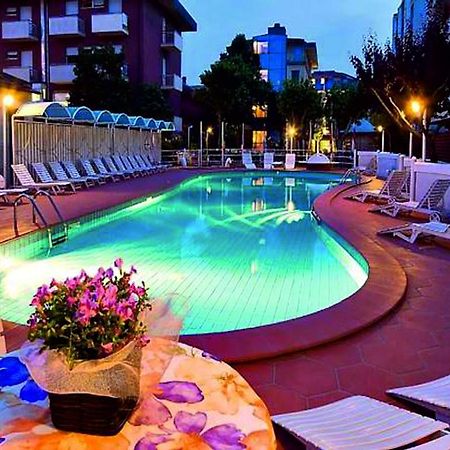 Hotel Rosalba - Valentini Family Village Беллария-Иджеа-Марина Экстерьер фото
